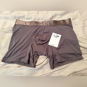 BNWT GREY CALVIN KLEIN BOXER SHORTS!!! FEELS LIKE SILK!!! BRAND NEW!!! SIZE XL!